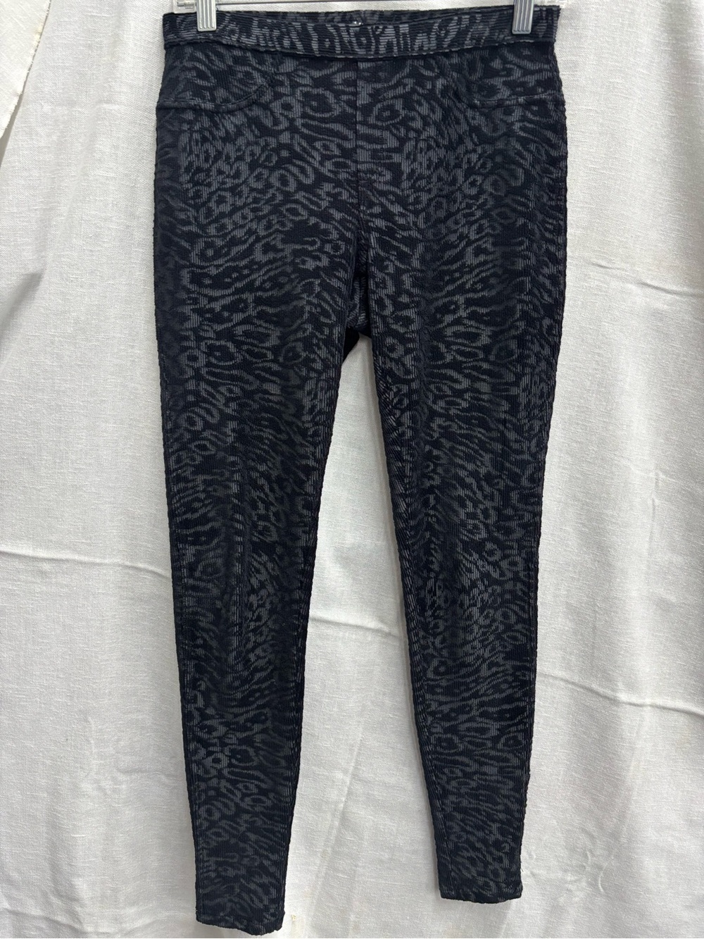 HUE Black and Gray Animal-Print Leggings